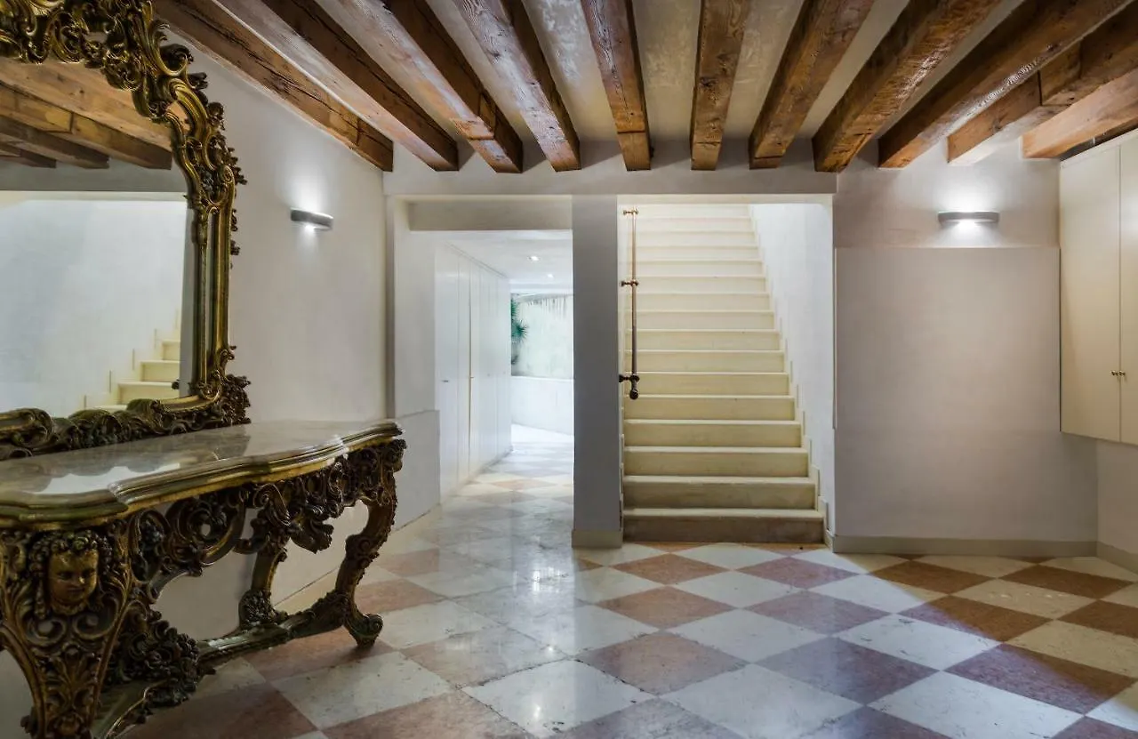 Luxury And Romantic Secret Escape In Venice! Hotel Apartment
